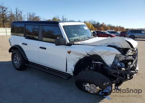 2025 Ford Bronco Badlands z USA, uszkodzony, nr VIN 1FMEE9BP3SLB25965